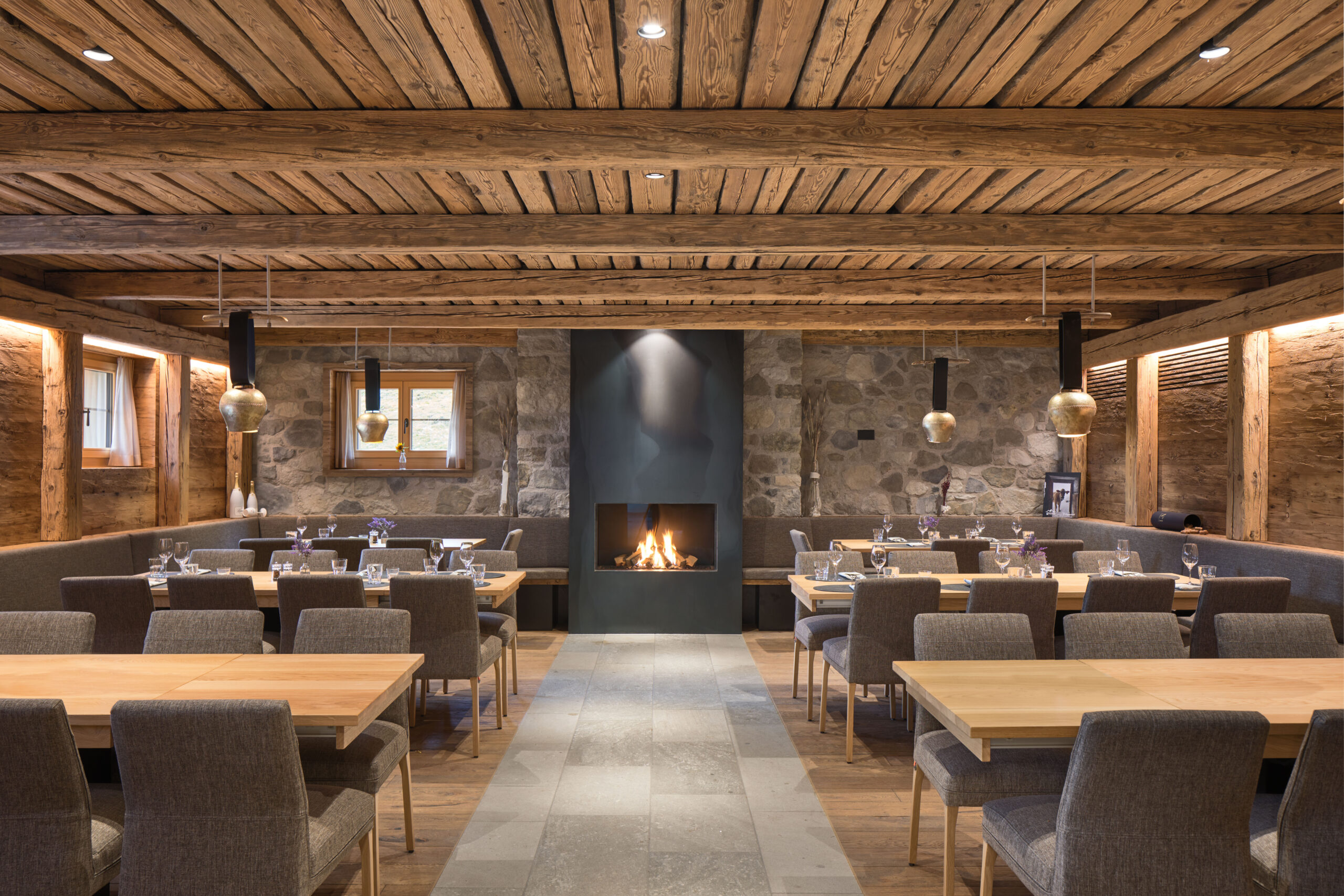 Schamuela-Bergrestaurant-Lenzerheide-EG-Kuhstall-Kamin